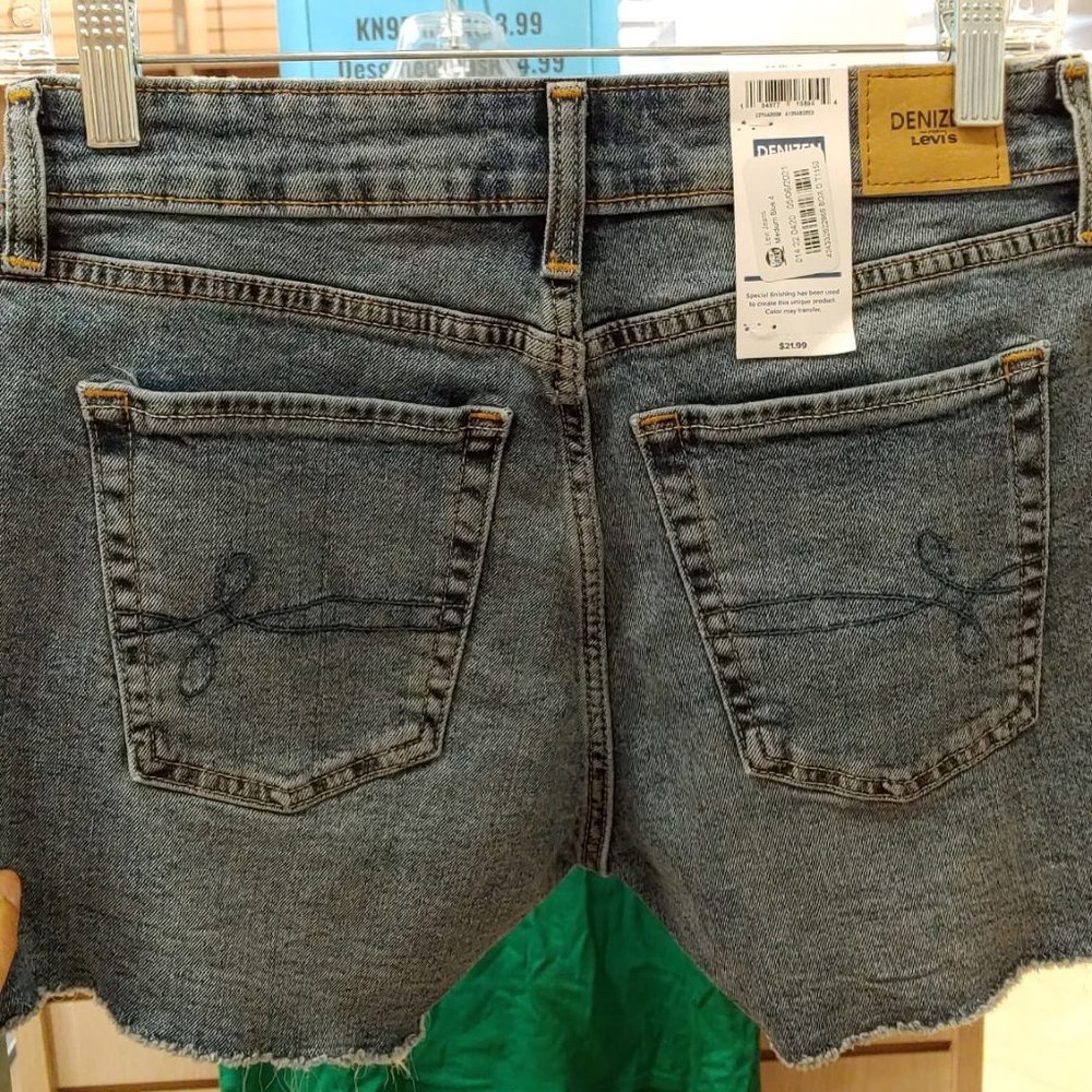 DENIZEN Levi's® Women's High-Rise 3" Jean Shorts 4 W27 - Picture 8 of 9